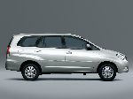 3 ऑटोमोबाइल Toyota Innova तस्वीर