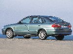 2 Auto Mazda 626 Hatchback (GE 1992 1997) fotografie
