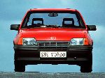 2 Auto Opel Kadett Sedan (E 1983 1991) fotografie