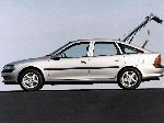 12 Auto Opel Vectra Hatchback (B 1995 1999) fotografie