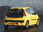 14 汽车 Peugeot 107 掀背式 5-门 (1 一代人 [2 重塑形象] 2012 2015) 照片