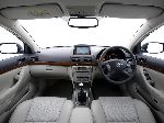 14 Avtomobil Toyota Avensis Sedan (1 nəsil 1997 2000) foto şəkil