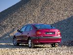 მანქანა Toyota Avensis ჰეჩბეკი (1 თაობა [აღდგენა] 2000 2003) ფოტო