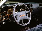 41 سيارة Toyota Crown سيدان (S130 1987 1991) صورة فوتوغرافية