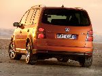 19 سيارة Volkswagen Touran ميني فان 5 باب (2 جيل 2006 2010) صورة فوتوغرافية