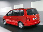 24 سيارة Volkswagen Touran ميني فان (1 جيل 2003 2007) صورة فوتوغرافية