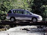 3 سيارة Toyota Picnic ميني فان (1 جيل 1996 2001) صورة فوتوغرافية