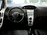 7 Bil Toyota Vitz RS hatchback 3-dörrars (XP10 [omformning] 2001 2005) foto