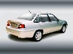 4 Авто Daewoo Nexia Седан 4-дзверы (1 пакаленне 1994 2008) фотаздымак