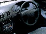 16 車 Daewoo Nubira セダン (J100 1997 1999) 写真