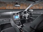30 Carro Ford Focus Hatchback 5-porta (3 generación 2011 2017) foto