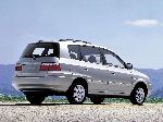 17 Auto Kia Carens Viacúčelové vozidlo (MPV) (1 generácia 2000 2002) fotografie